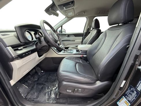 Used 2024 Kia Carnival LX FWD image 9