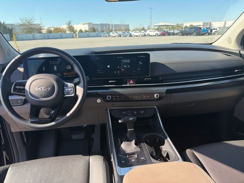 Used 2025 Kia Carnival image 28