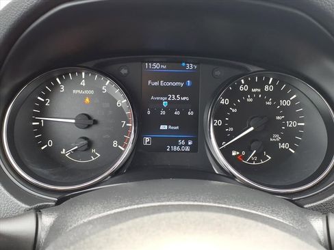 Used 2020 Nissan Rogue SV image 6