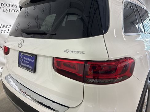 Used 2021 Mercedes-Benz GLB 250 4MATIC image 9