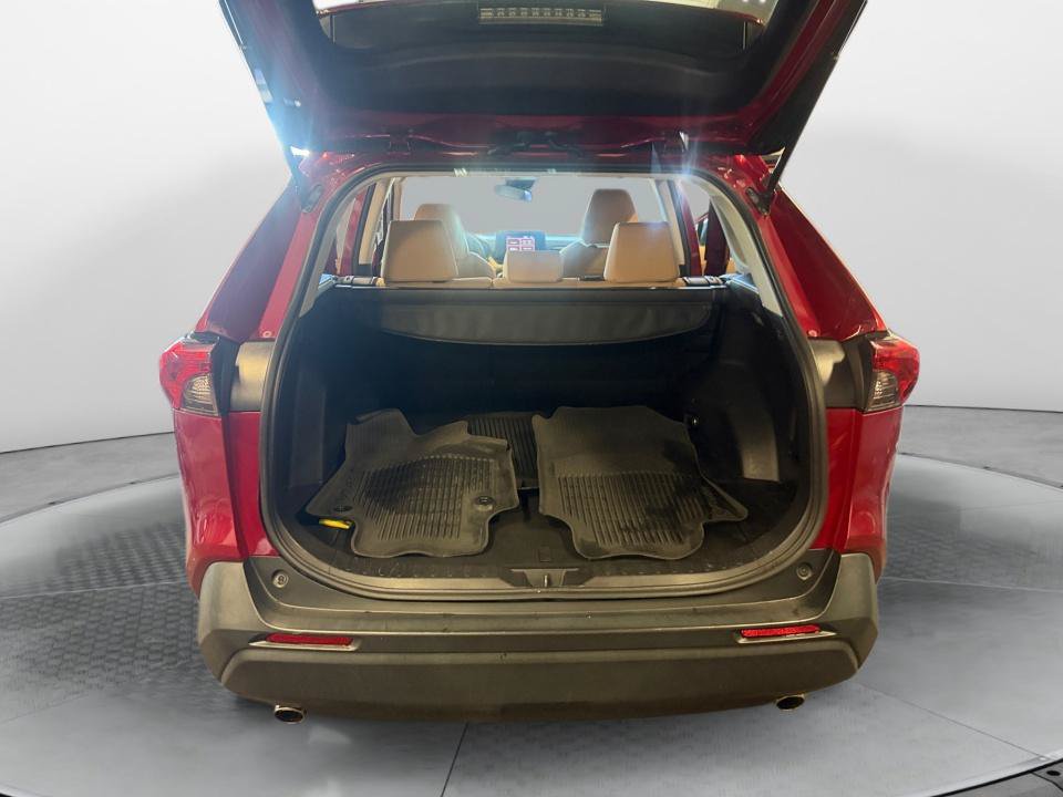 Certified 2021 Toyota RAV4 LE AWD/4WD image 18
