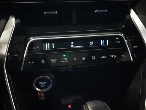 Used 2024 Toyota Venza LE image 25