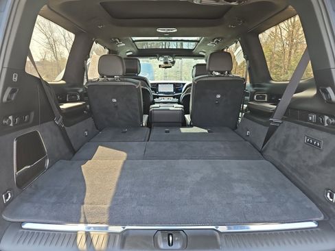 Used 2024 Jeep Grand Wagoneer Series III w/ Quick Order Packagew 28T AWD/4WD image 19