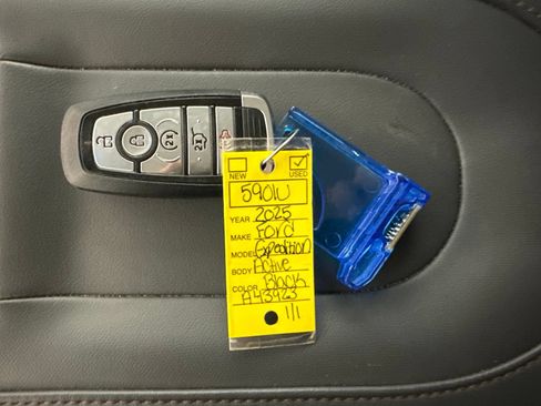 Used 2025 Ford Expedition Active AWD/4WD image 38