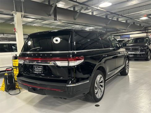 Certified 2022 Lincoln Navigator Reserve image 2