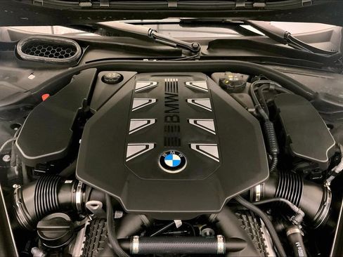 Certified 2023 BMW 760i xDrive w/ Executive Package AWD/4WD image 9