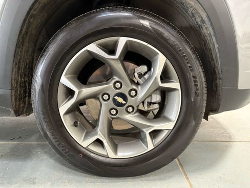 Certified 2025 Chevrolet Trax LT w/ LT Convenience Package image 8