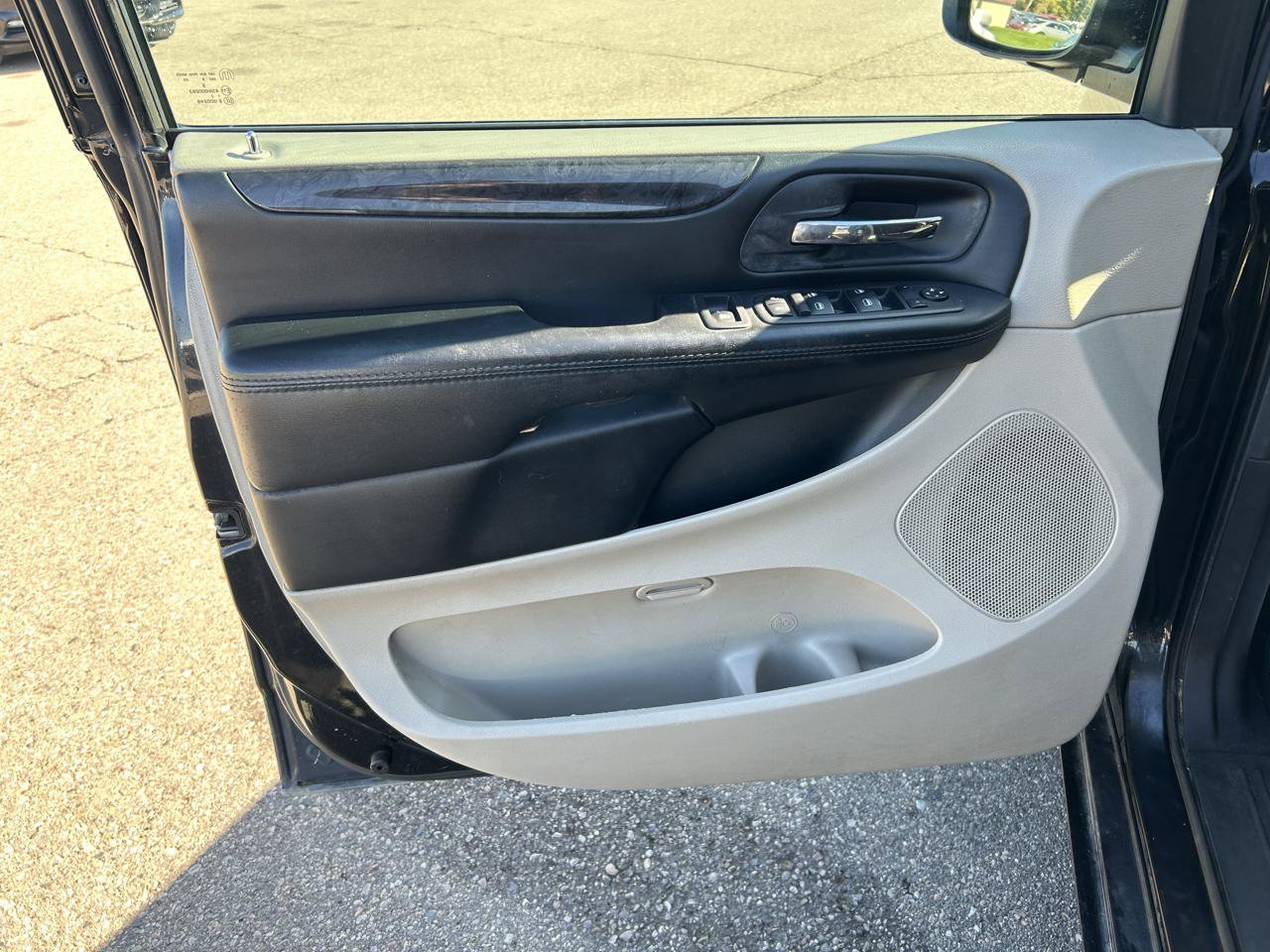 Used 2018 Dodge Grand Caravan SE w/ Rear Park Assist Package FWD image 14