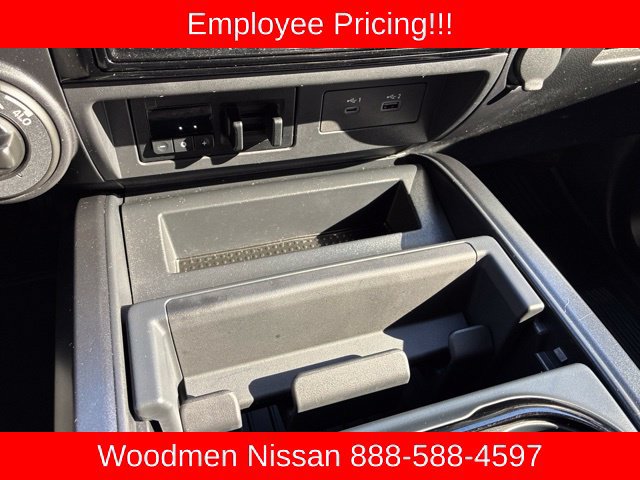 Used 2021 Nissan Titan PRO-4X w/ Pro-4x Utility Package AWD/4WD image 33