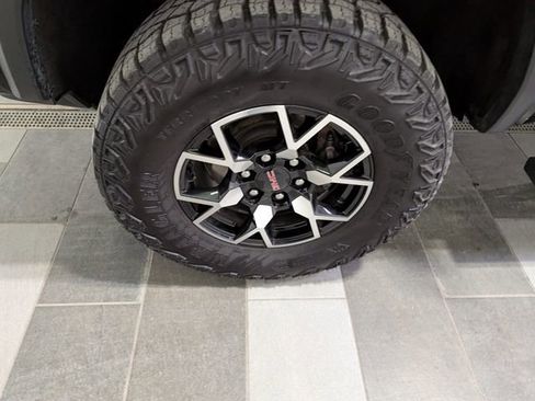 Used 2024 GMC Canyon AT4X AWD/4WD image 8