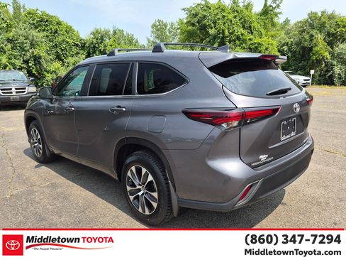 Certified 2024 Toyota Highlander XLE AWD/4WD image 5