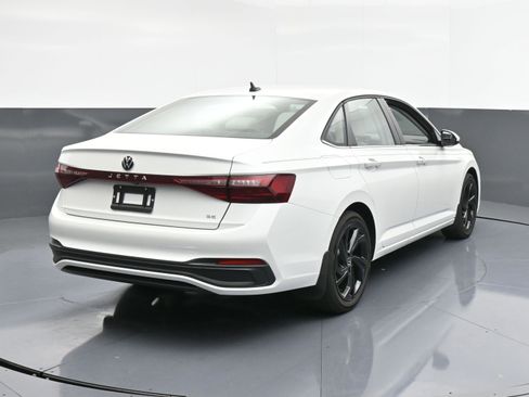 Used 2025 Volkswagen Jetta SE w/ Black Wheel Package image 8