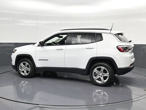 Used 2024 Jeep Compass Latitude AWD/4WD image 8