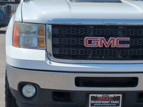 Used 2011 GMC Sierra 2500 SLT w/ SLT Convenience Package AWD/4WD image 41