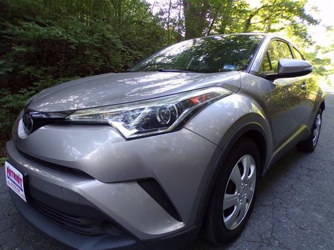 Used 2019 Toyota C-HR LE FWD image 3