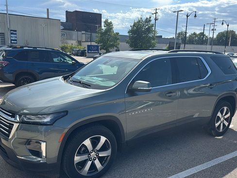 Used 2023 Chevrolet Traverse LT w/ LT Premium Package AWD/4WD image 8