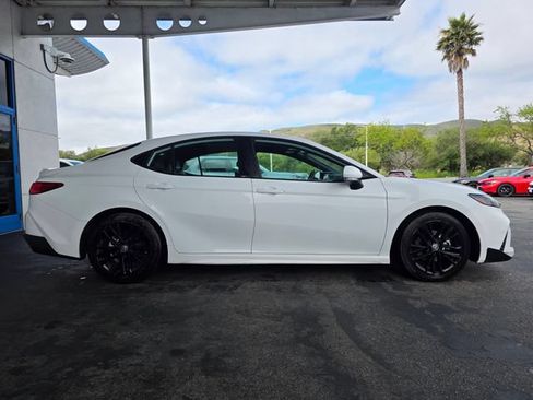 Used 2025 Toyota Camry SE FWD image 8
