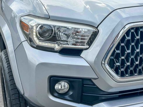 Used 2018 Toyota Tacoma TRD Sport w/ Technology Package RWD image 4
