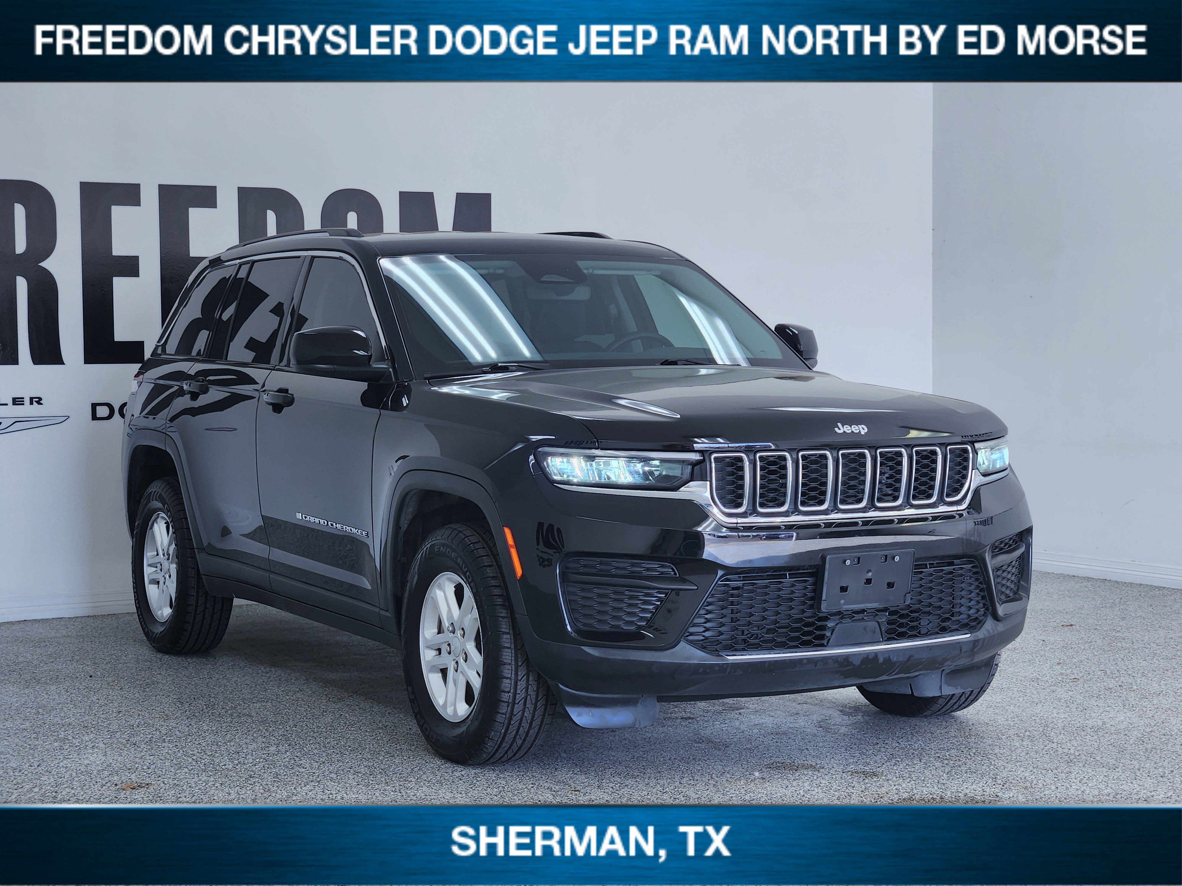 Used 2023 Jeep Grand Cherokee Laredo RWD image 2