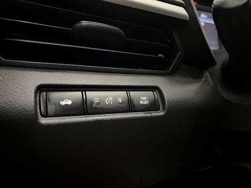 Used 2025 Nissan Altima 2.5 SV FWD image 18