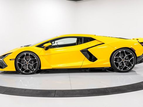 Used 2024 Lamborghini Revuelto image 6