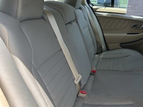 Used 2016 Ford Taurus SE FWD image 12