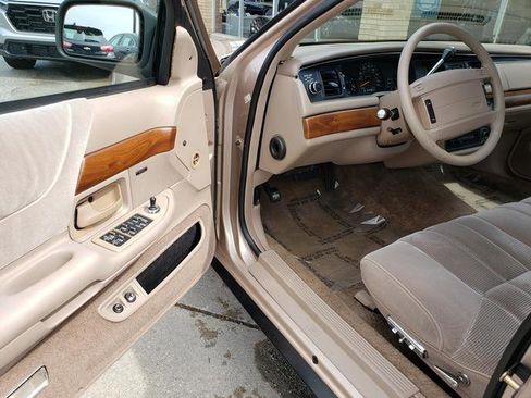 Used 1992 Ford Crown Victoria LX image 10