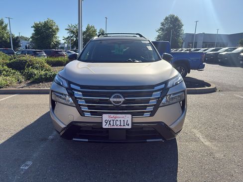 Used 2026 Nissan Rogue Platinum w/ Platinum Premium Package AWD/4WD image 2