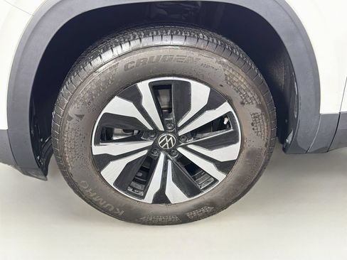 Used 2025 Volkswagen Atlas Cross Sport SE AWD/4WD image 31