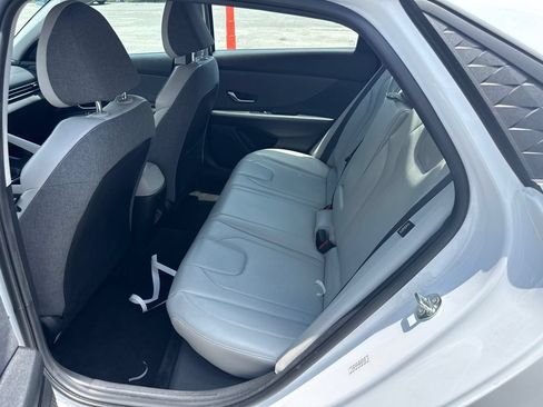 Used 2024 Hyundai Elantra Limited FWD image 11