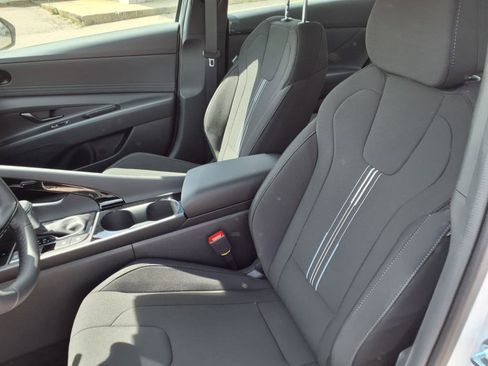 New 2025 Hyundai Elantra SEL image 9