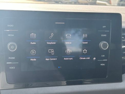 Used 2025 Volkswagen Jetta SE w/ Sunroof Package image 16