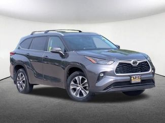 Used 2023 Toyota Highlander XLE AWD/4WD video 2