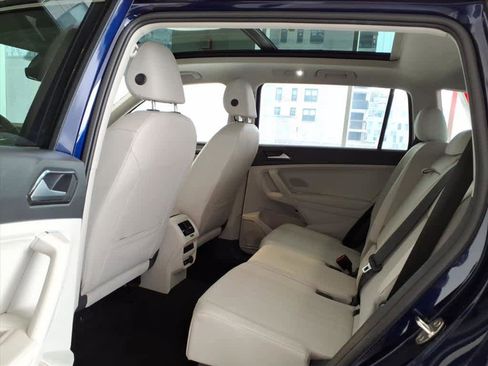 Used 2023 Volkswagen Tiguan SE w/ Panoramic Sunroof Package image 17