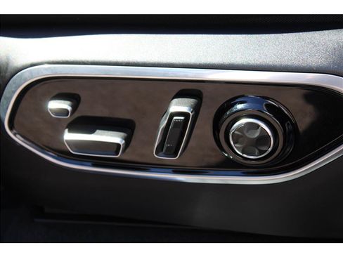 Used 2022 Jeep Grand Cherokee Overland w/ Advanced Protech Group III AWD/4WD image 14