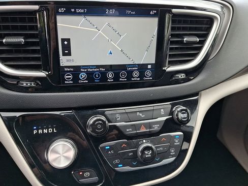 Used 2020 Chrysler Pacifica Touring-L Plus FWD image 17