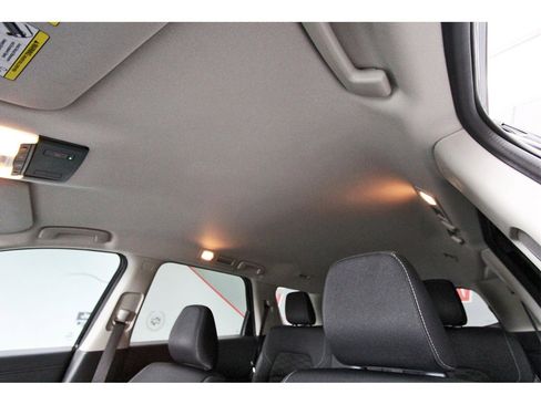 Used 2022 Nissan Pathfinder SV image 28