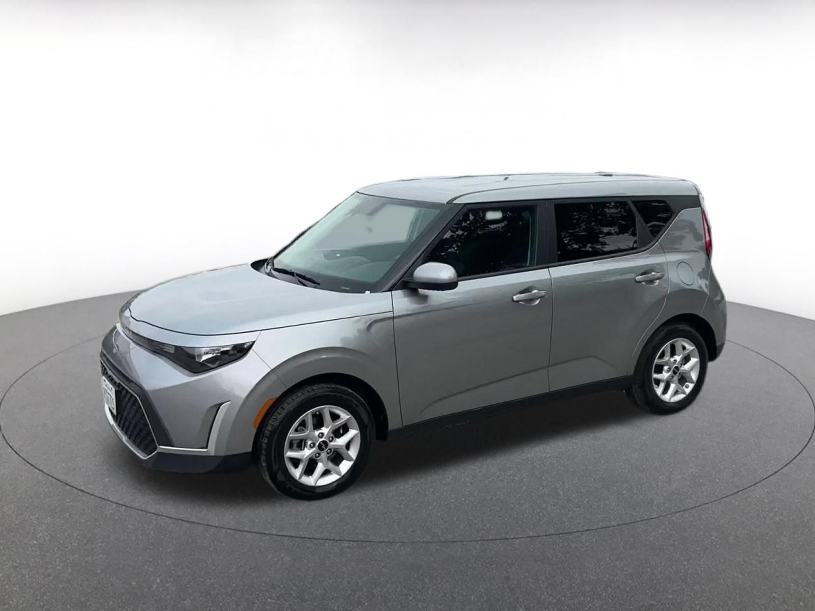 Used 2025 Kia Soul LX w/ LX Technology Package FWD image 7