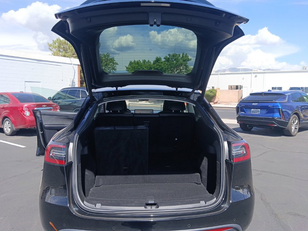 Used 2021 Tesla Model Y Long Range AWD/4WD image 11