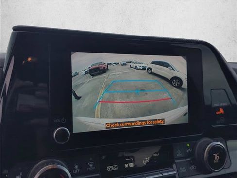 Used 2023 Toyota Highlander XSE FWD image 19