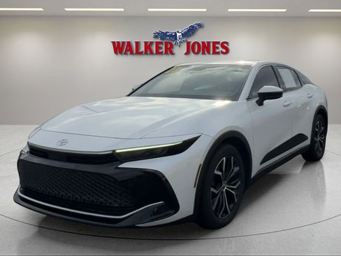 Used 2023 Toyota Crown Limited image 7