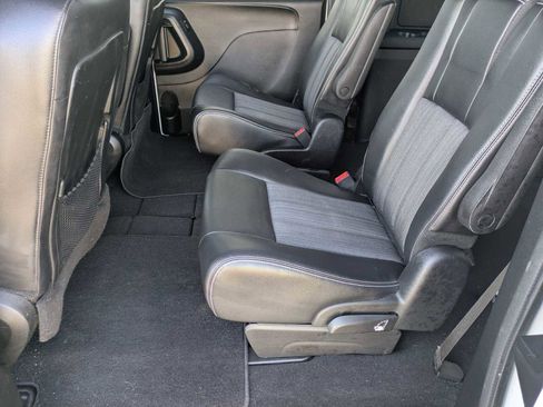 Used 2014 Chrysler Town & Country S image 14