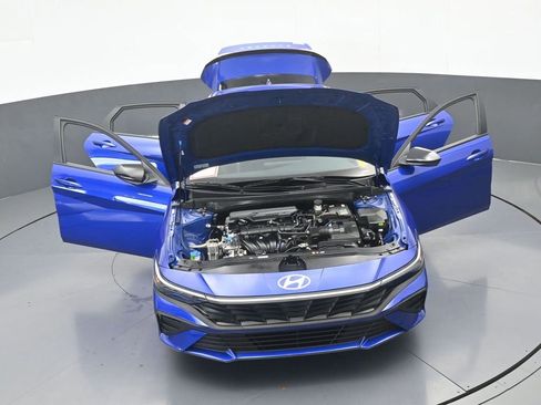 Used 2025 Hyundai Elantra Sport image 63