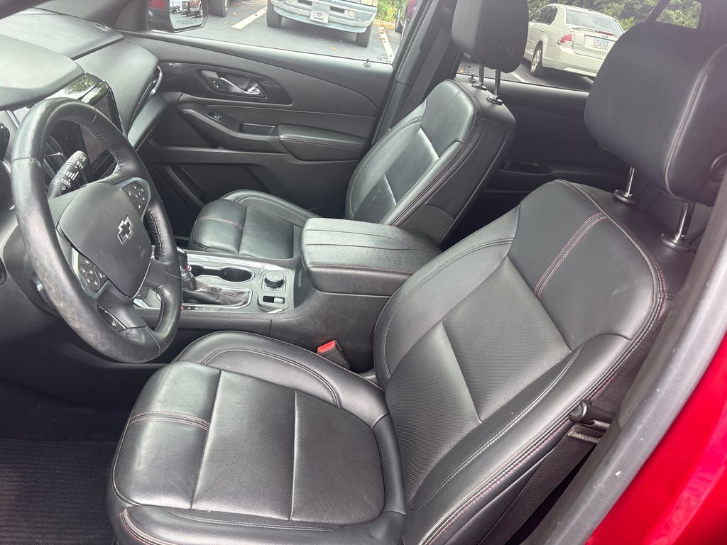 Used 2022 Chevrolet Traverse RS FWD image 16