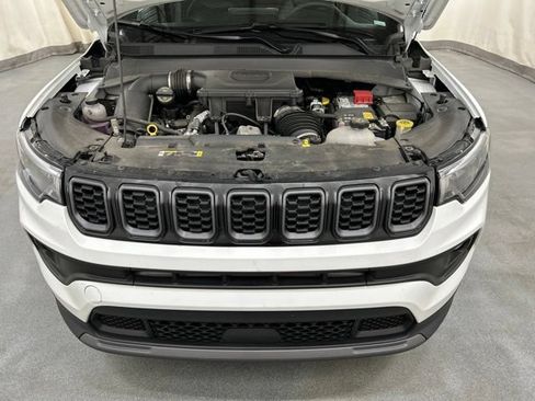 Used 2025 Jeep Compass Latitude w/ Convenience Group AWD/4WD image 23