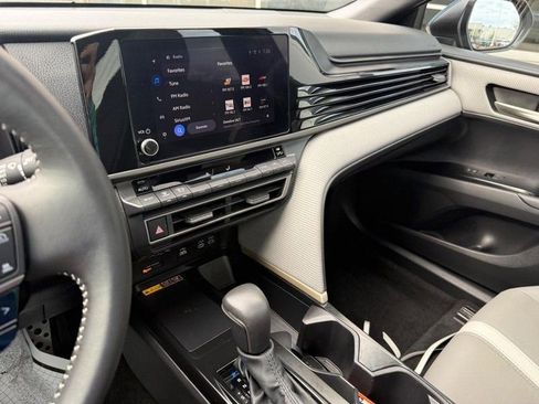 Used 2025 Toyota Camry SE w/ Convenience Package FWD image 25