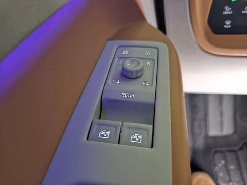 New 2025 Volkswagen ID. Buzz 1st Edition image 16