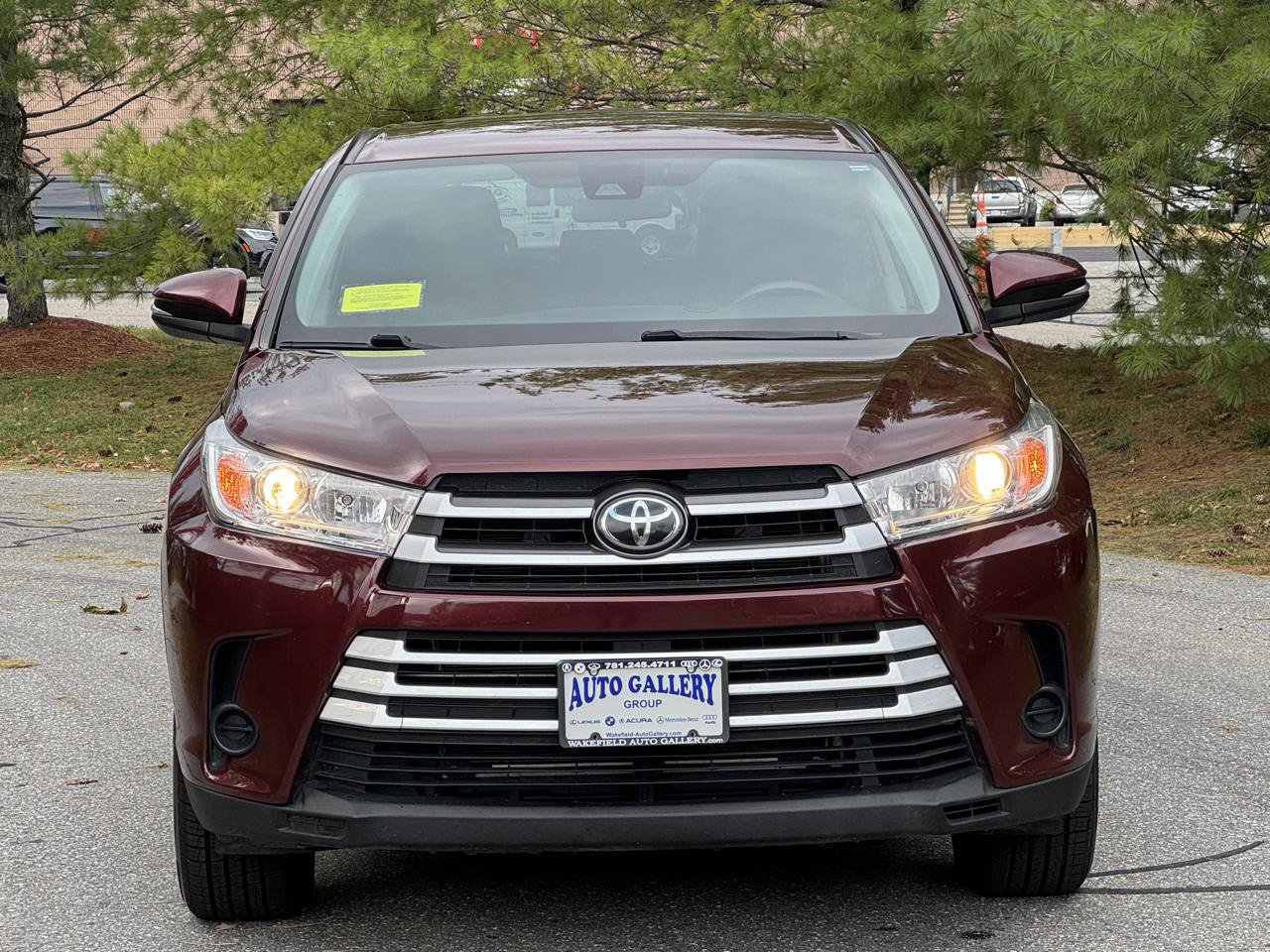 Used 2019 Toyota Highlander LE AWD/4WD image 2