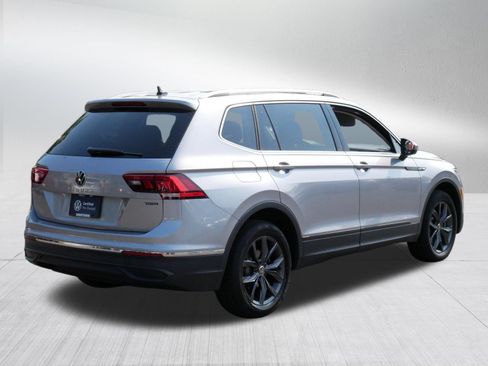 Certified 2024 Volkswagen Tiguan SE w/ Panoramic Sunroof Package AWD/4WD image 7