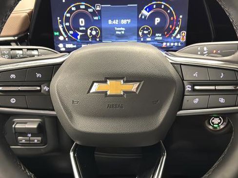 Used 2025 Chevrolet Tahoe High Country AWD/4WD image 16
